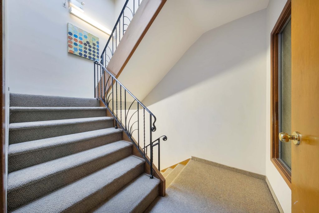 Goodman Commercial Inc. 8747 Granville 159Edit