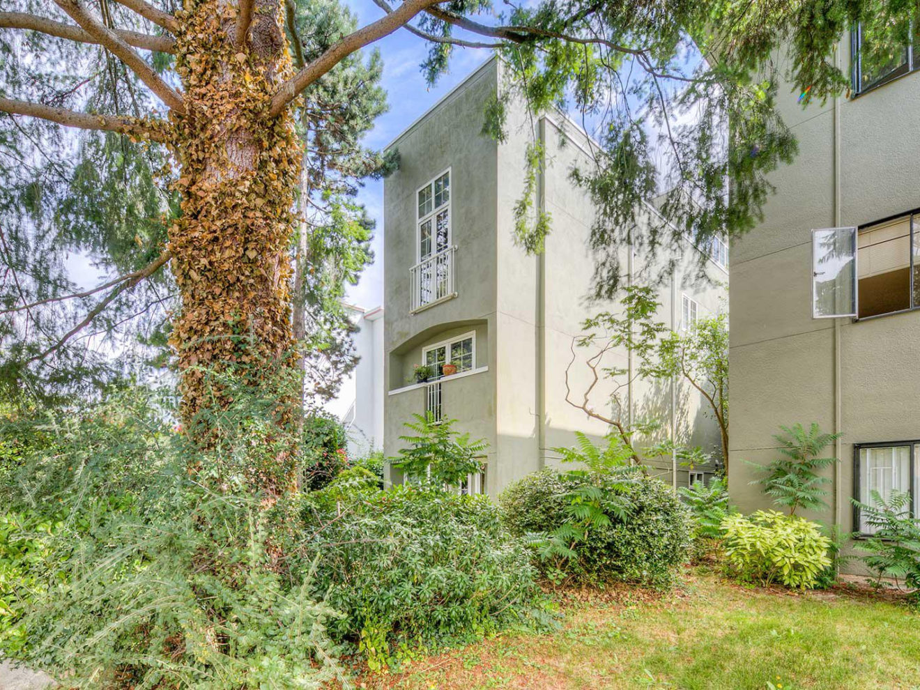 Townhouse strata building