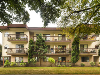 646 East 44th Avenue